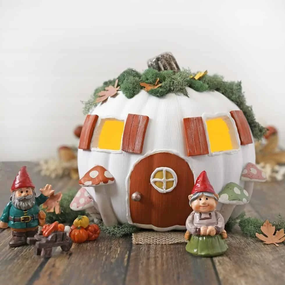3. Casa de hada hecha con calabaza
