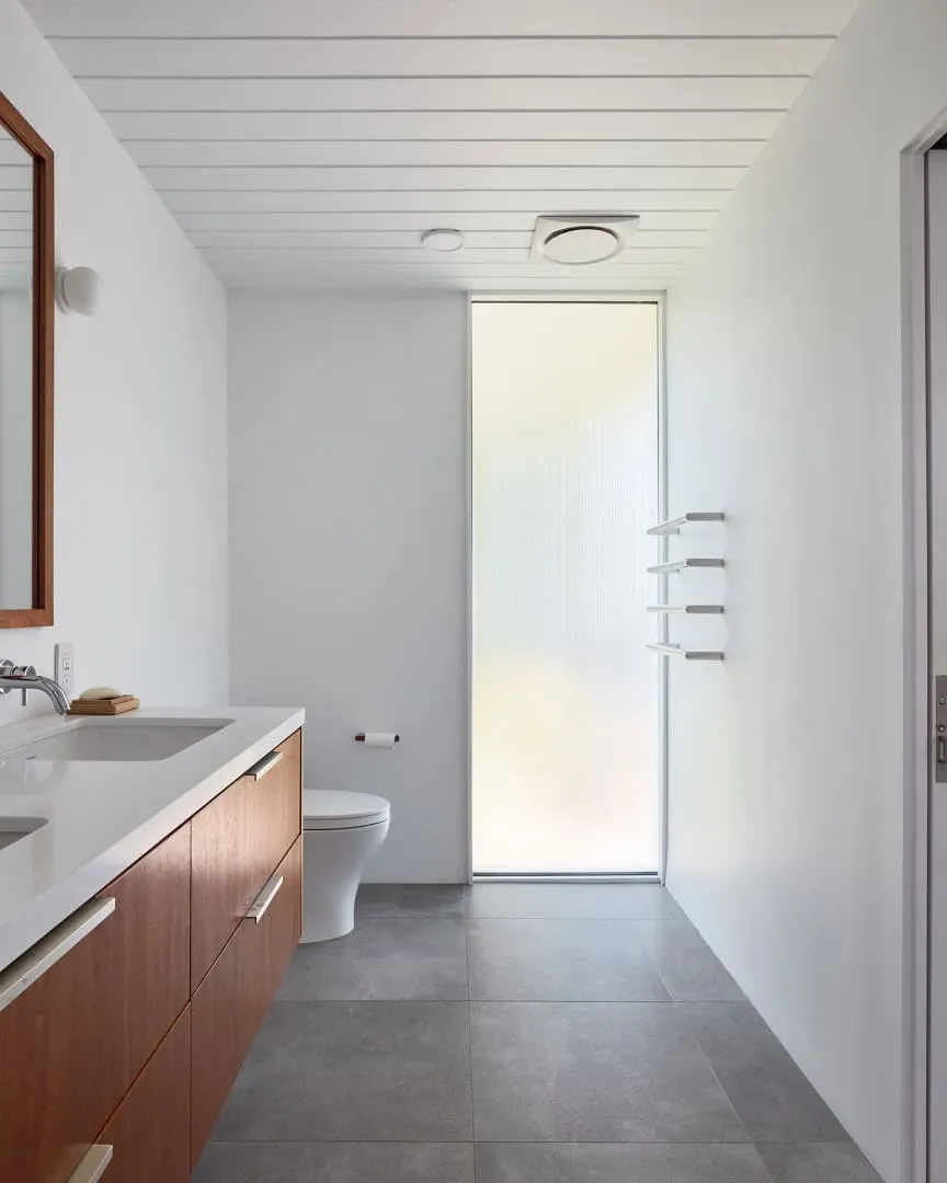 Klopf Architecture设计的Eichler大客厅：圣纳瓦尔现代中世纪风格翻新