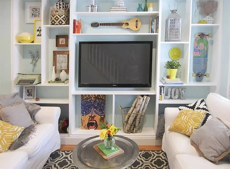 14. Estanterías DIY personalizadas empotradas