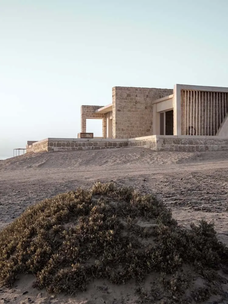 海岸边的“呼吸”之家：来自Karm Architecture Lab的可持续建筑