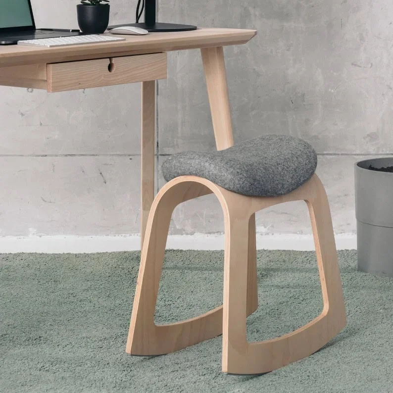 15. Ergonomiczny stół