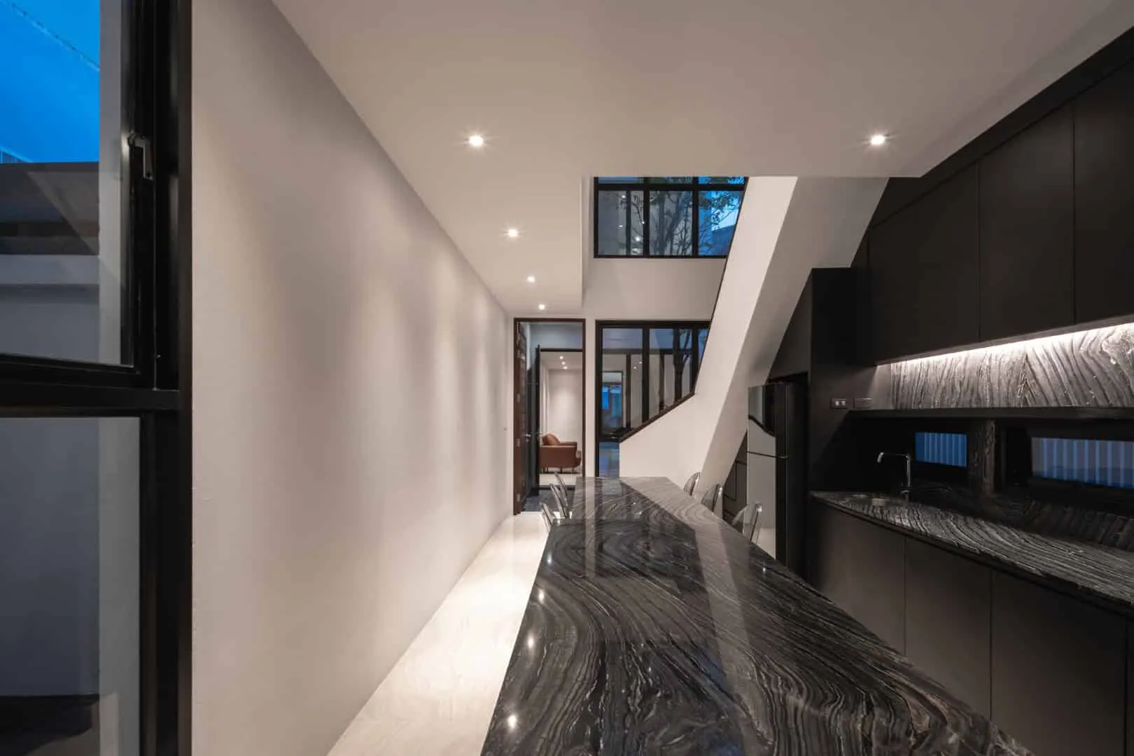 娜拉之家：尼罗蒂娜·尼萨尼重新诠释泰国狭窄住宅