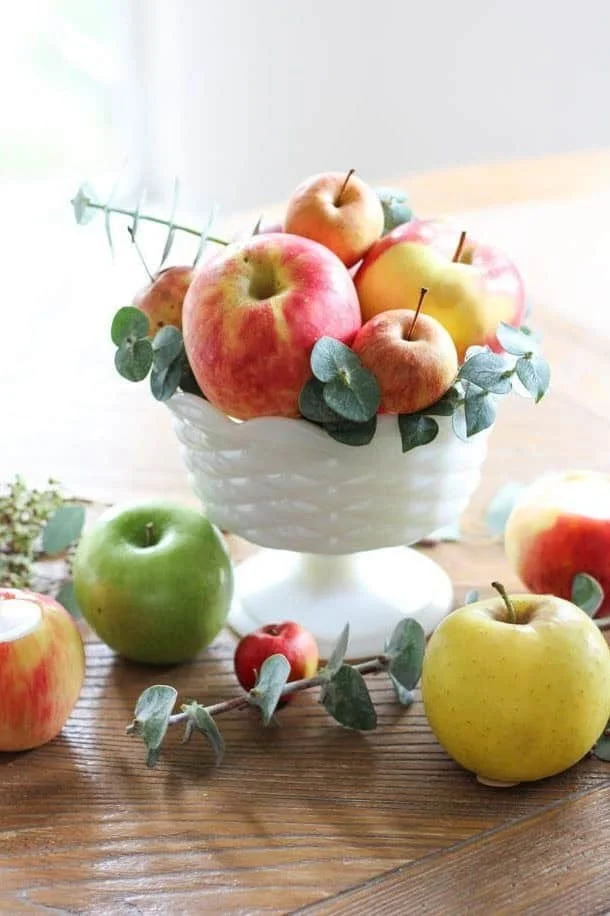 9. Centro con manzanas de otoño