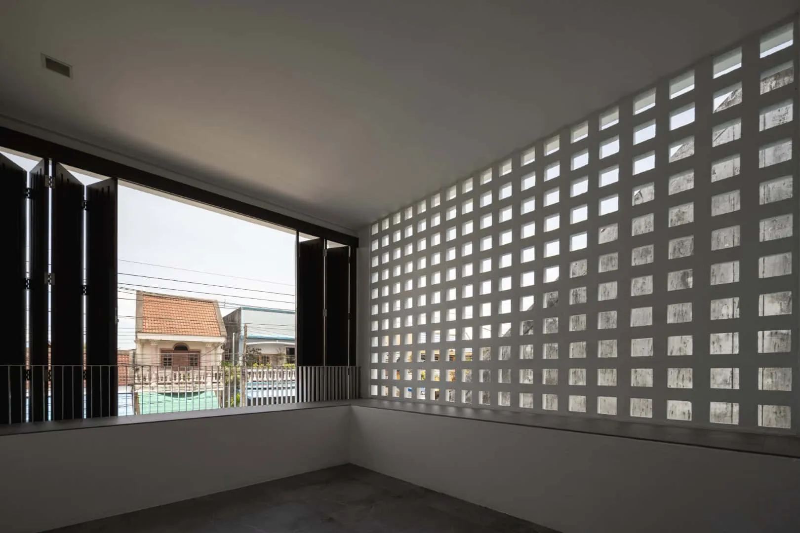 娜拉之家：尼罗蒂娜·尼萨尼重新诠释泰国狭窄住宅