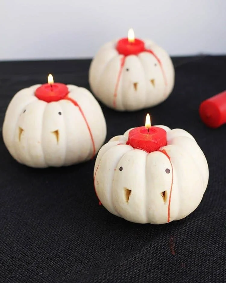 14. Velas vampiro hechas con calabaza