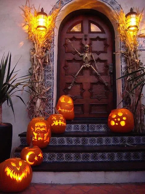 Decorate Your Doors for Halloween: Ideas for Decoration