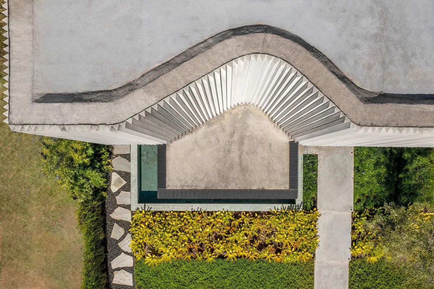 Folded House by Leo Roman in Brazil