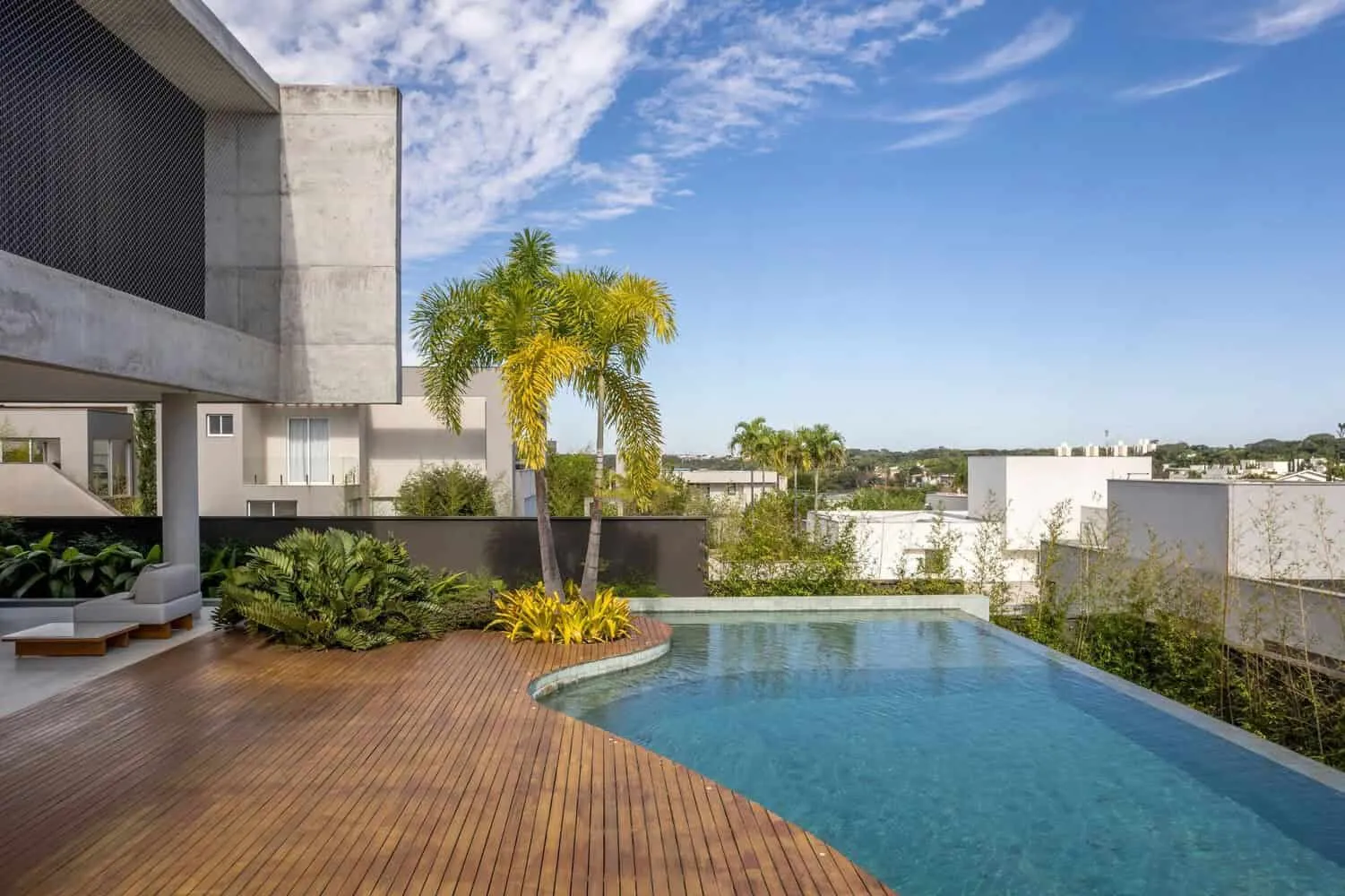 Folded House by Leo Roman in Brazil