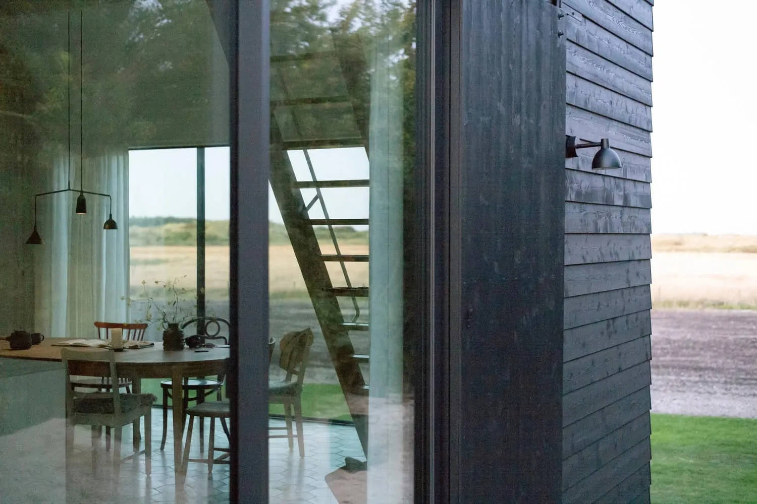 荷兰阿梅兰德的沙丘别墅由BNLA Architecten设计