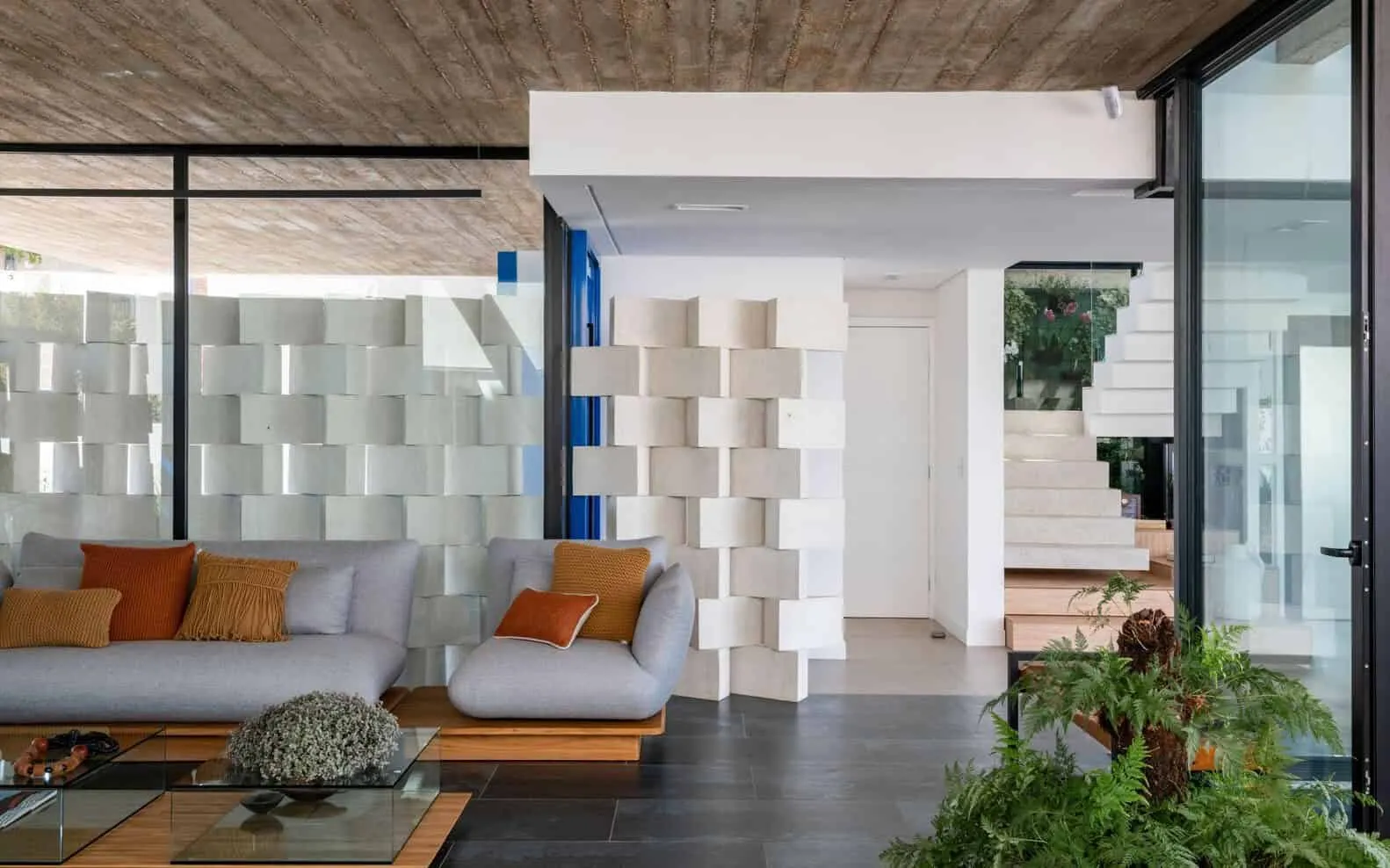 印度阿塔布州GRBX Arquitetos设计的RZR住宅