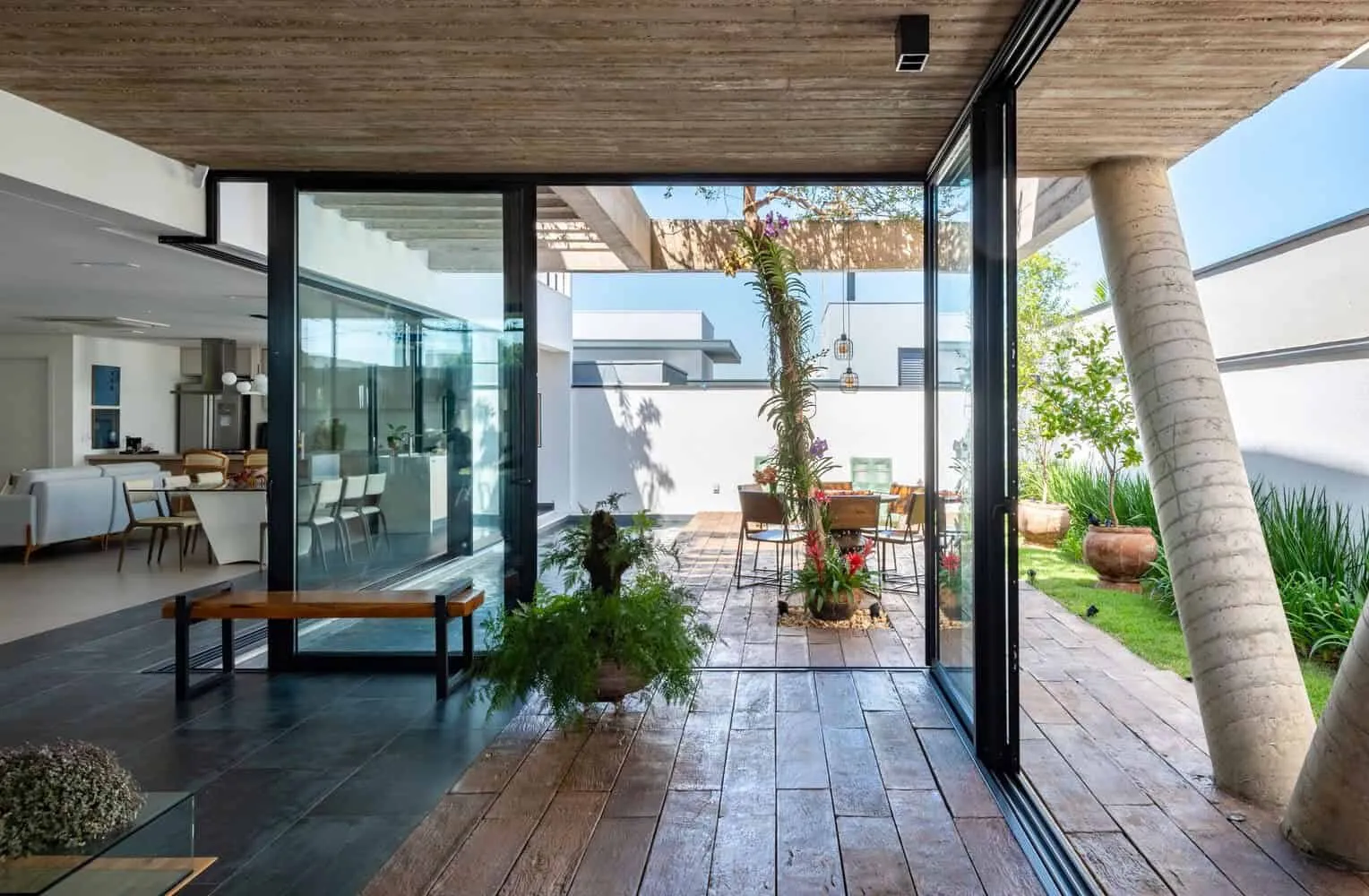 印度阿塔布州GRBX Arquitetos设计的RZR住宅