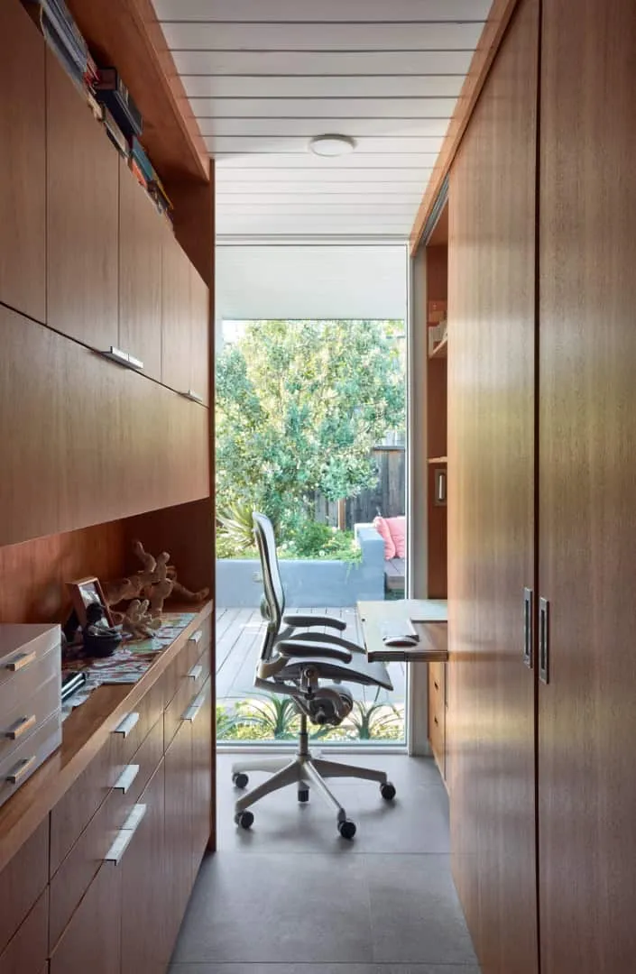 Klopf Architecture设计的Eichler大客厅：圣纳瓦尔现代中世纪风格翻新