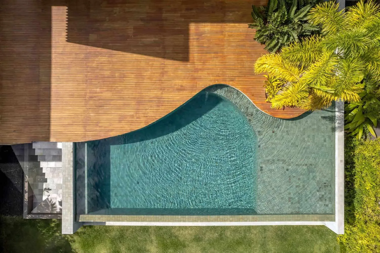 Folded House by Leo Roman in Brazil