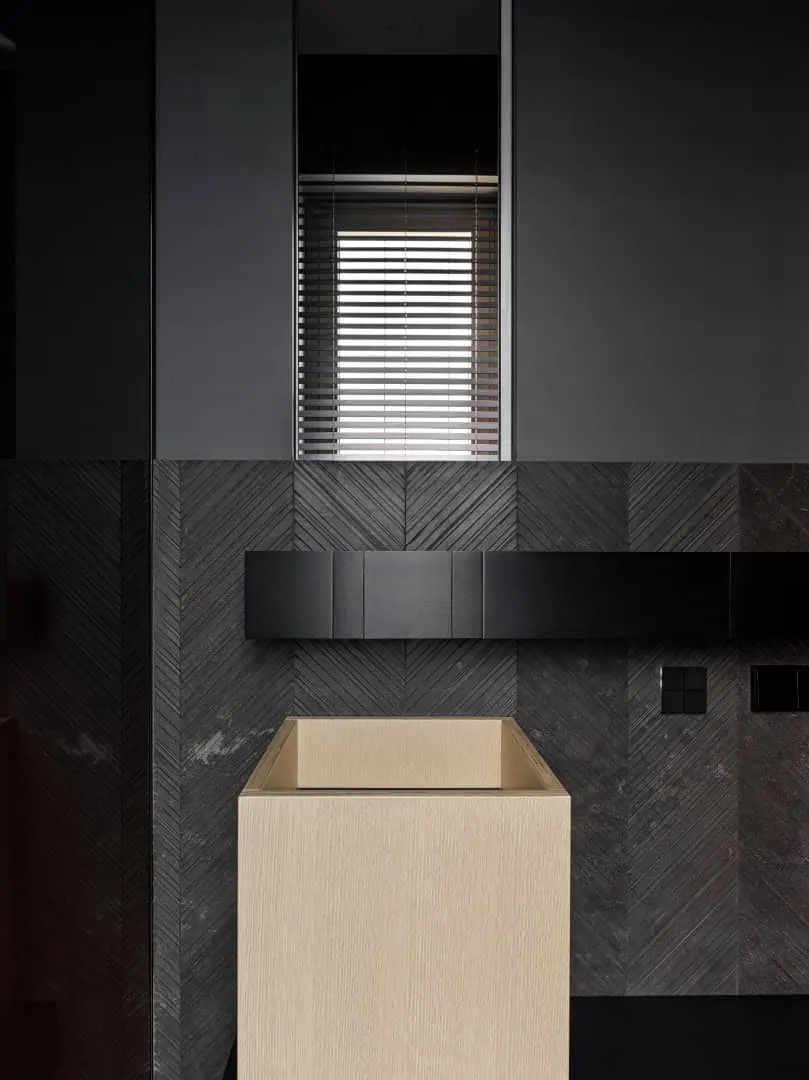 Garden District Apartments by Architects Babayants - Minimalist Luxury Apartment in Moscow