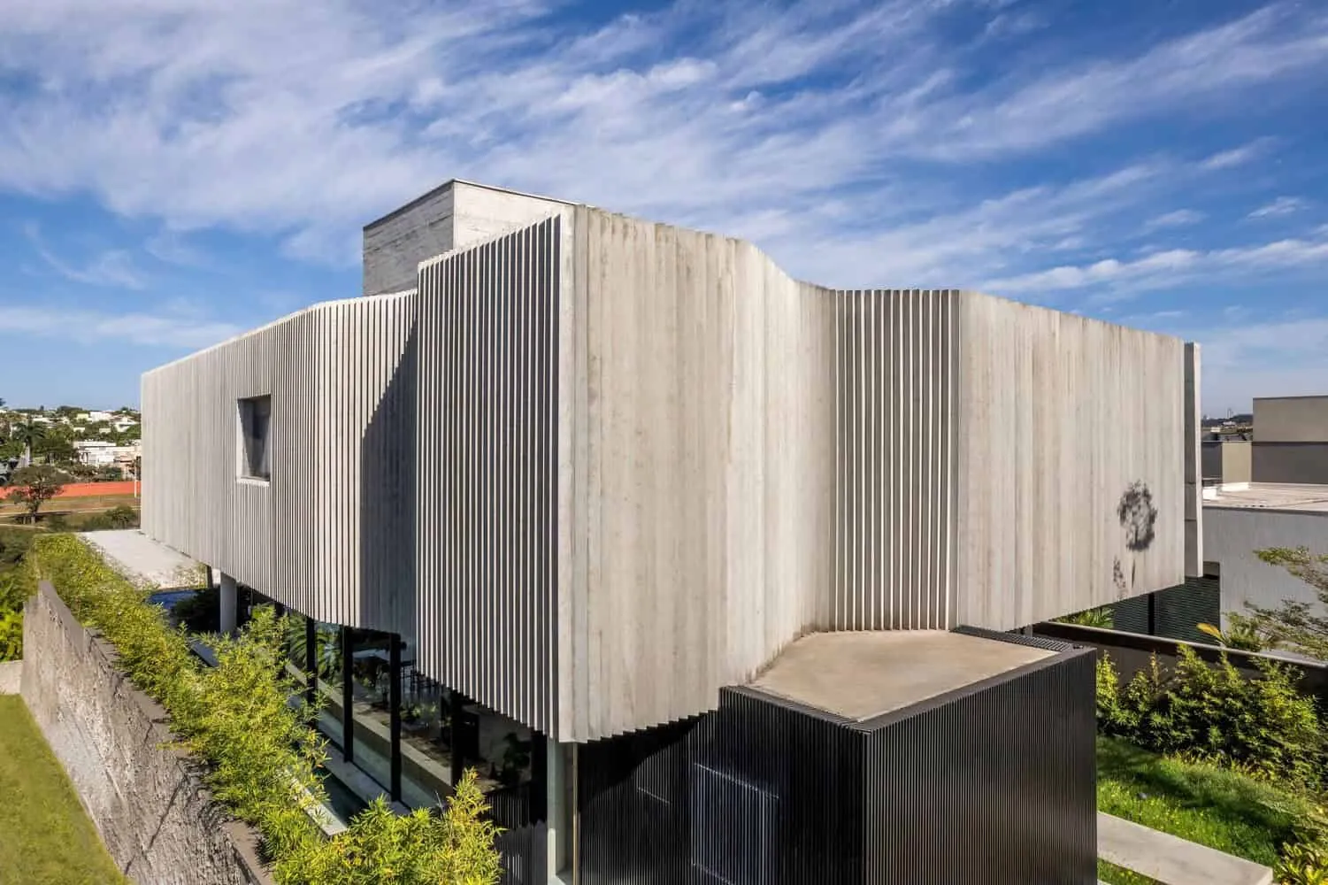 Folded House by Leo Roman in Brazil