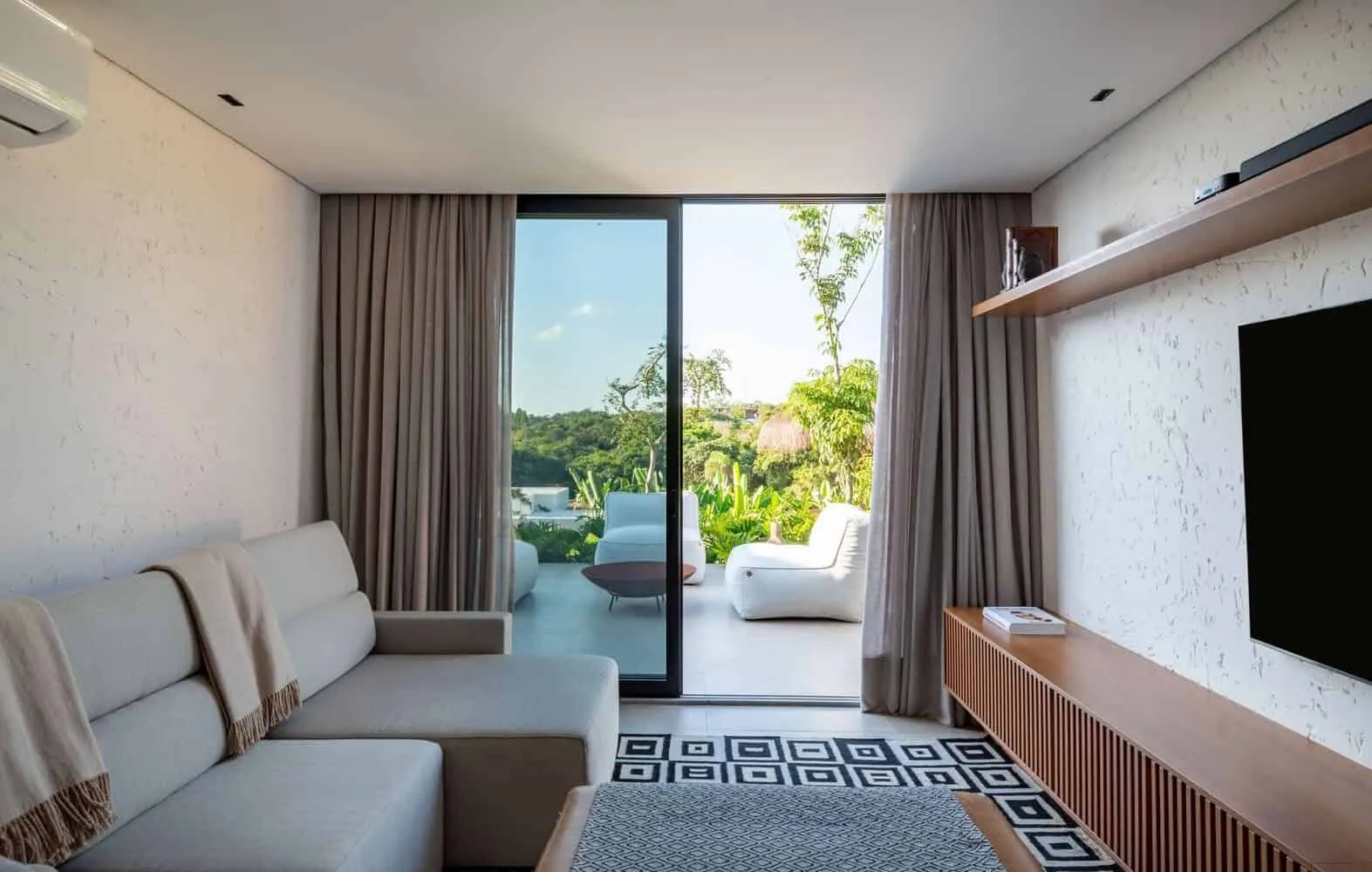 Sala 03 Arquitetura设计的贾安达亚斯住宅：圣保罗乡村现代避风港