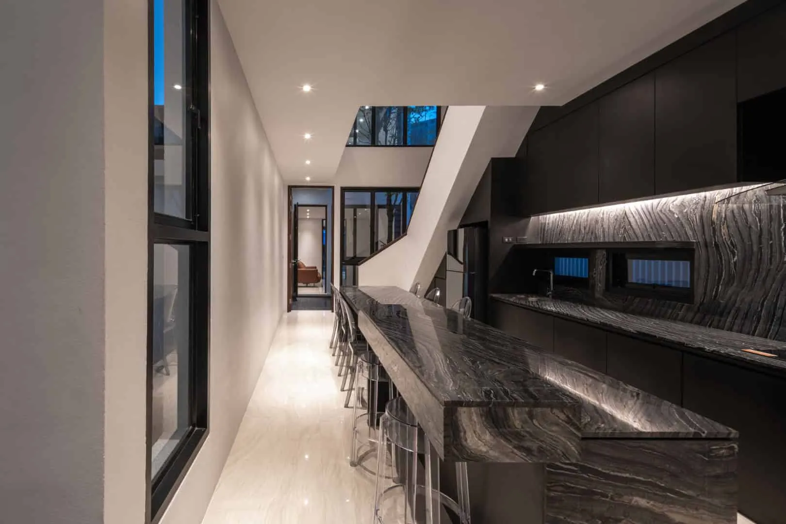 娜拉之家：尼罗蒂娜·尼萨尼重新诠释泰国狭窄住宅