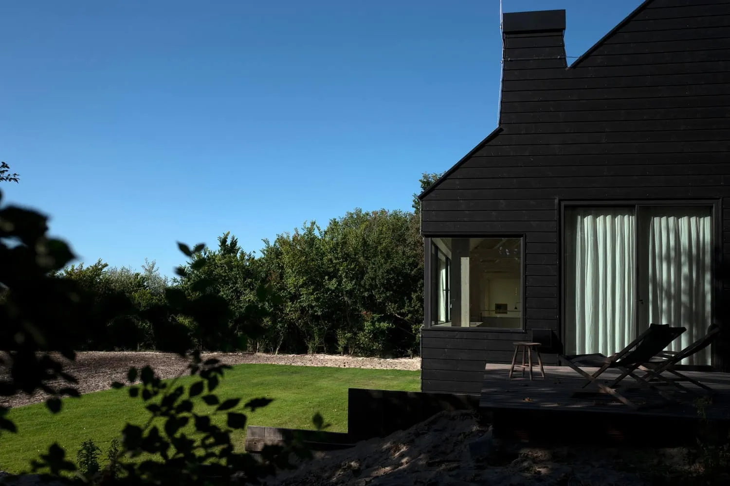 荷兰阿梅兰德的沙丘别墅由BNLA Architecten设计