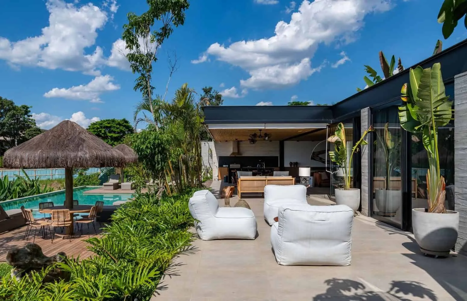 Sala 03 Arquitetura设计的贾安达亚斯住宅：圣保罗乡村现代避风港