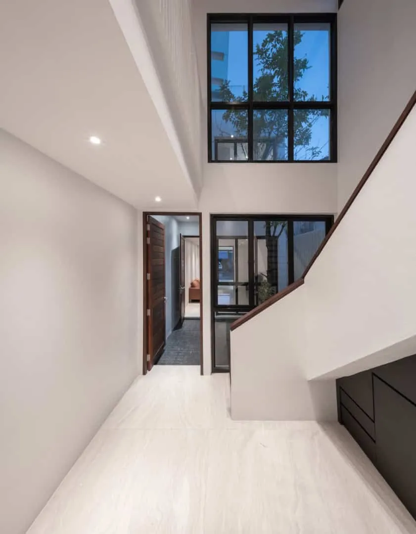 娜拉之家：尼罗蒂娜·尼萨尼重新诠释泰国狭窄住宅