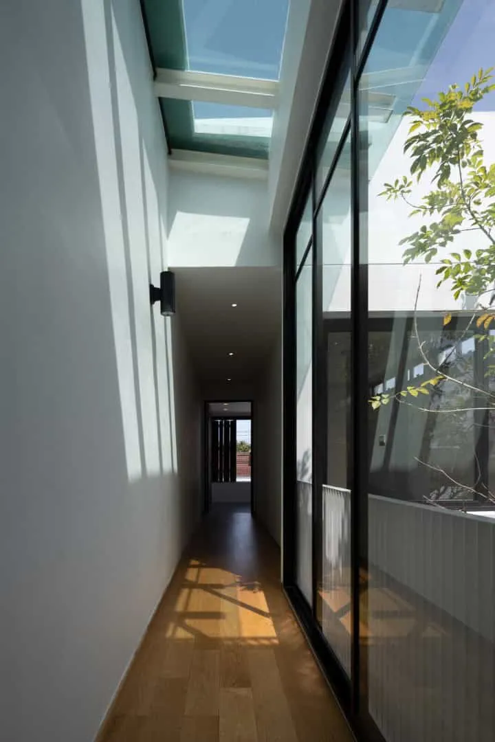 娜拉之家：尼罗蒂娜·尼萨尼重新诠释泰国狭窄住宅