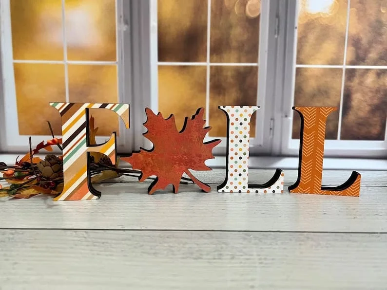 8. Letras de bloque para estante con texto OTOÑO