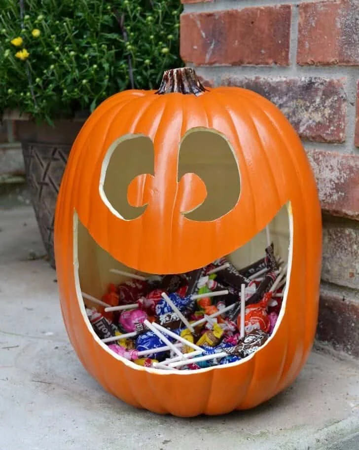 12. Soporte para dulces con Jack-O'-Lantern sonriente