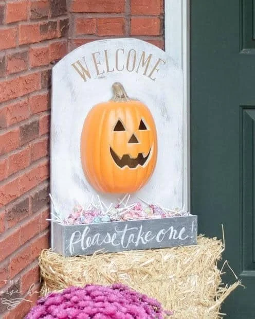 13. Taza con dulces en forma de mensaje de bienvenida