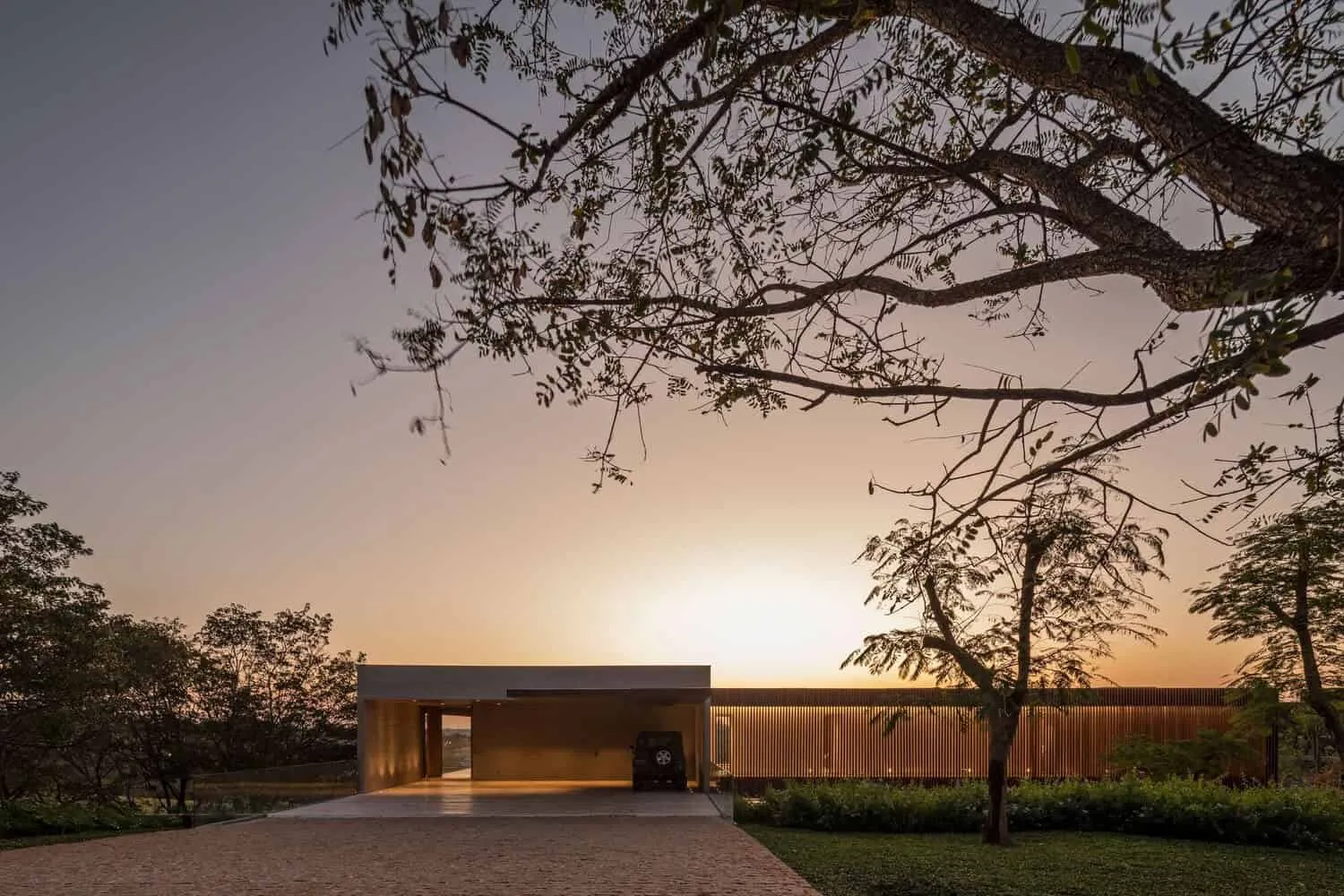 Patricia Bergantin设计的乡村避世别墅：巴西农场上的栖息地