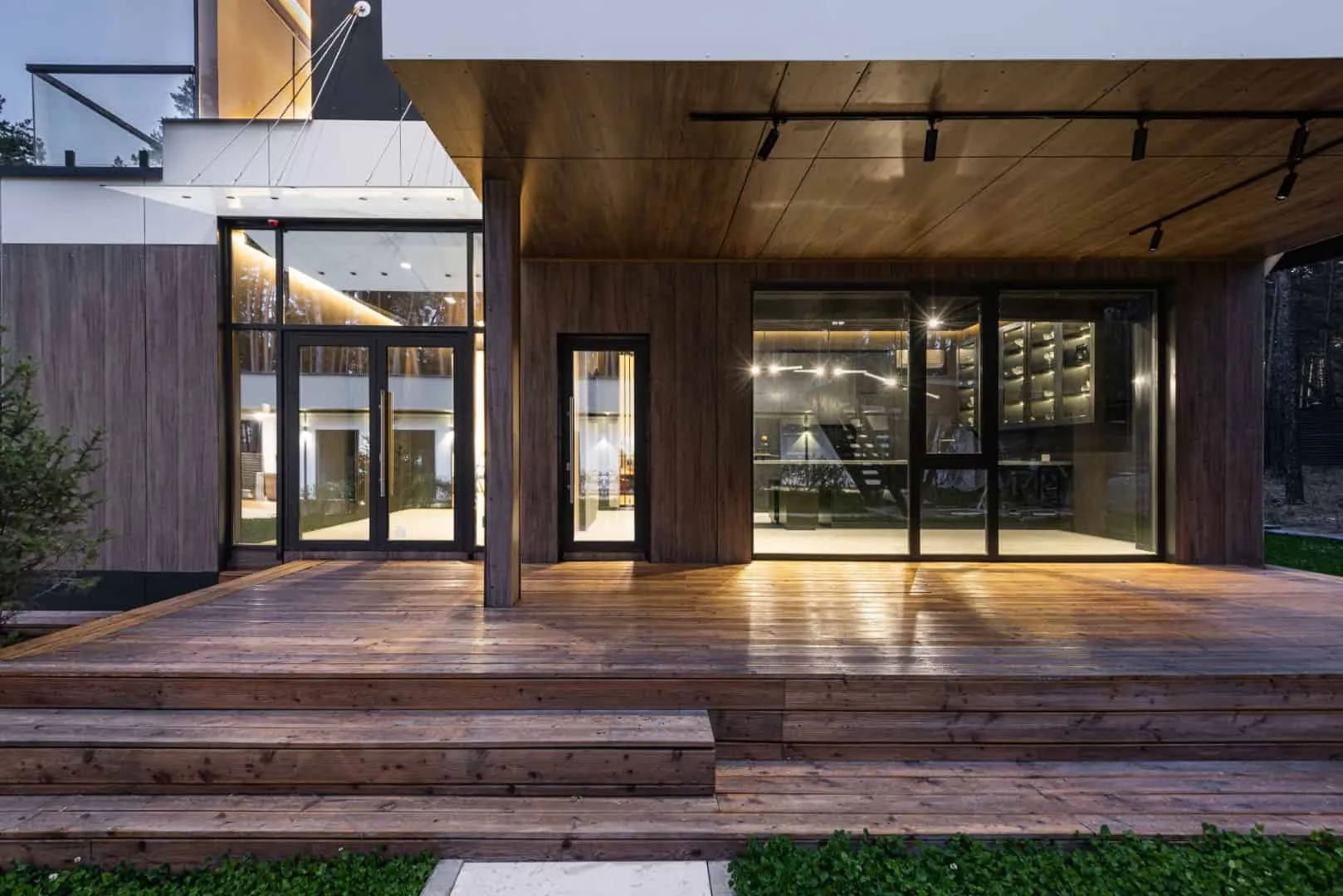 Дім серед сосен від Kvadrat Architects: уединення в Боровому