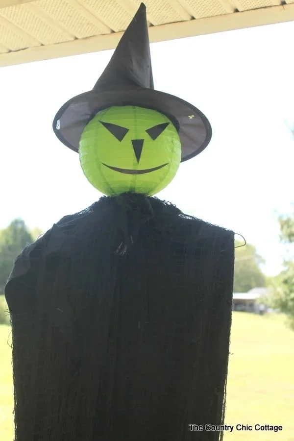 4. Faroles de papel con fantasmas colgantes