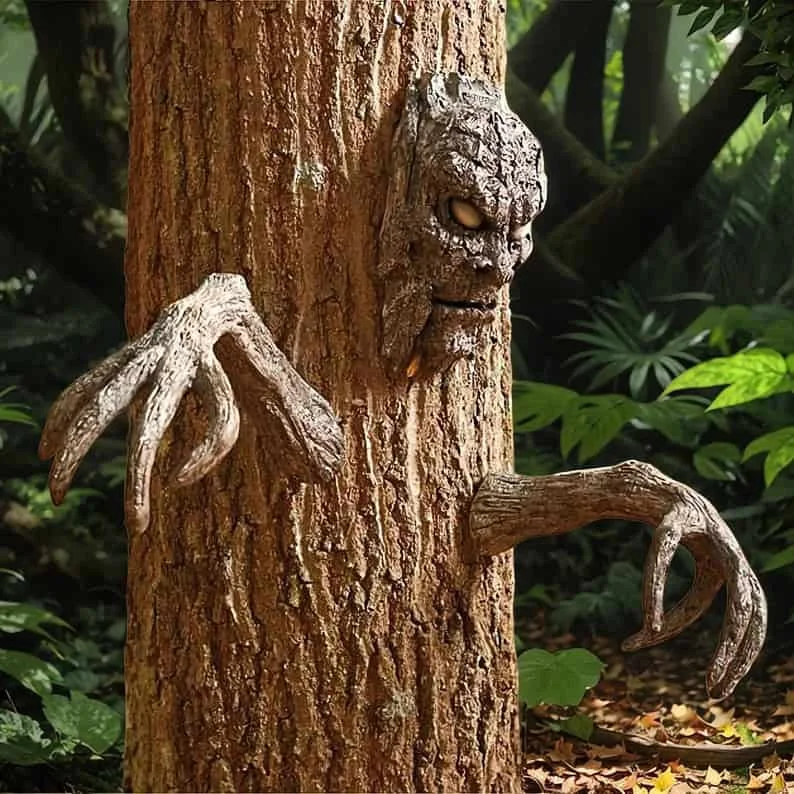 6. Cara de árbol con corteza de Halloween