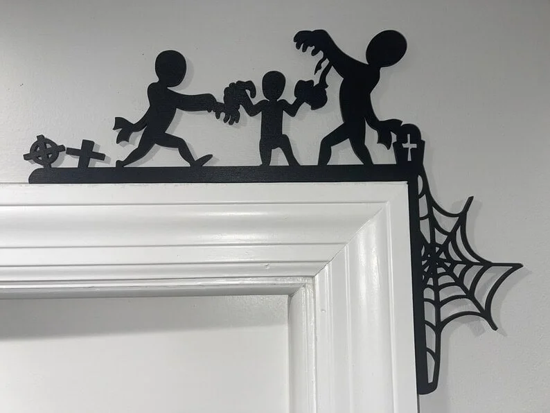 7. Decoración de esquina de puerta para Halloween