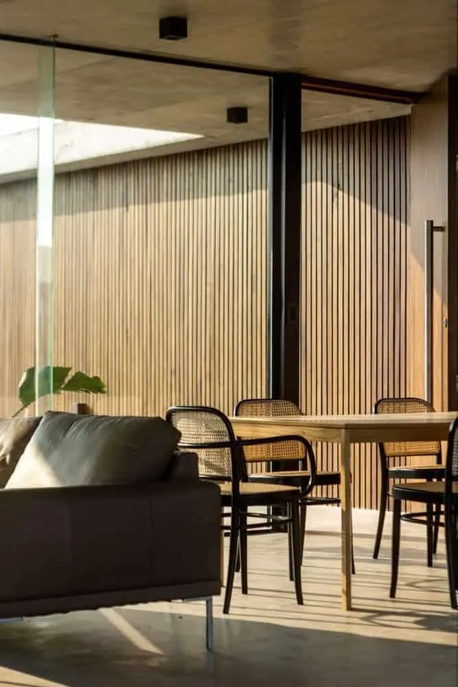 Pekin House by TIM Arquitectos: Minimalist Modern Housing in Larés