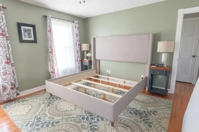 9. MARCO Y CABEZA DE CAMA DIY CON REVESTIMIENTO