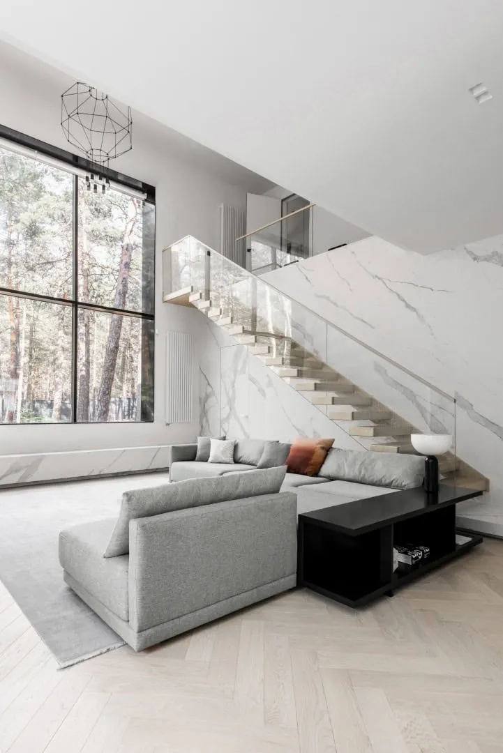 Дім серед сосен від Kvadrat Architects: уединення в Боровому