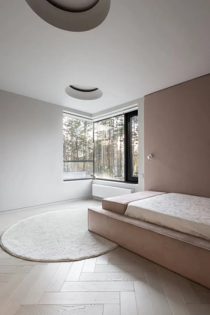 Дім серед сосен від Kvadrat Architects: уединення в Боровому