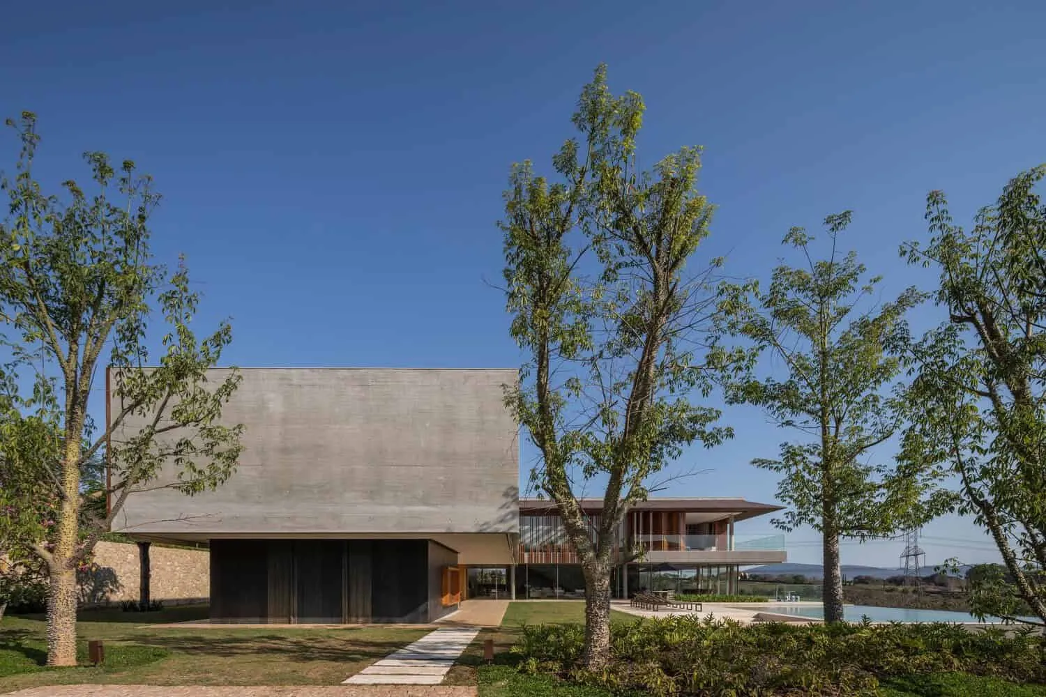 Patricia Bergantin设计的乡村避世别墅：巴西农场上的栖息地