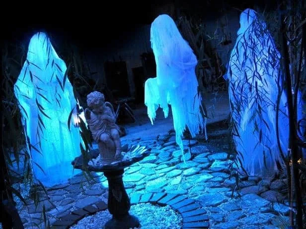 12. Fantasmas del tamaño humano