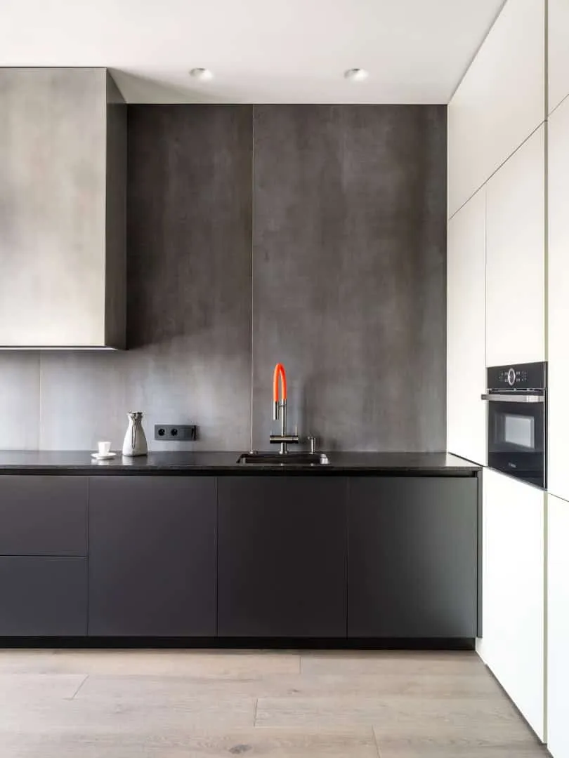 Glass office replacing the corridor with colored partitions