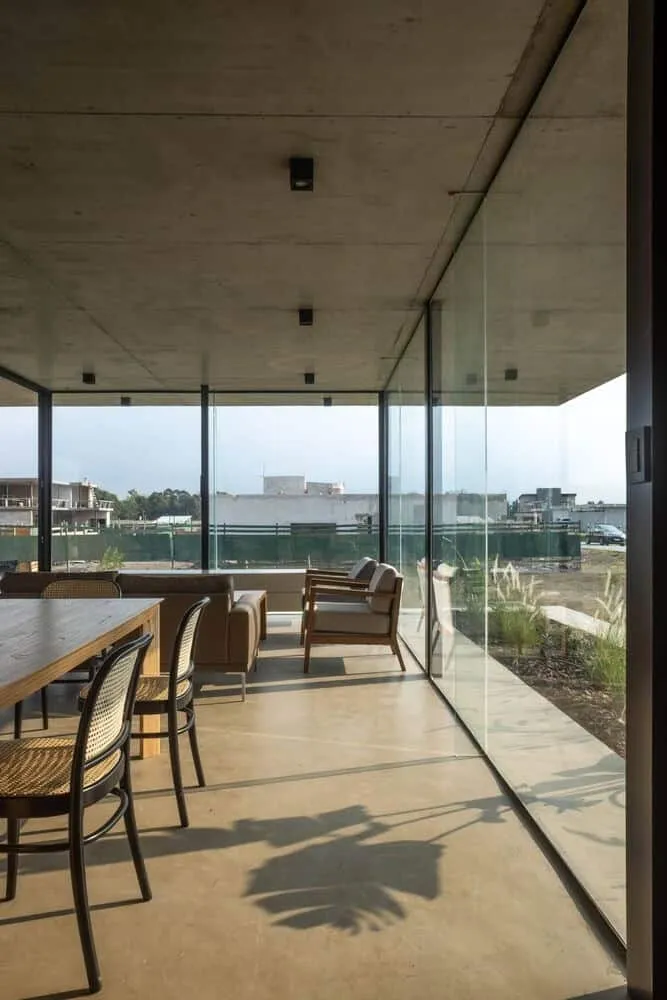 Pekin House by TIM Arquitectos: Minimalist Modern Housing in Larés