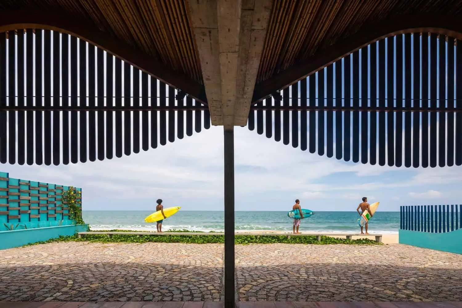 阿特利尔·丹尼尔·弗洛雷斯的河屋：造船业遗产与现代海滨生活方式相遇