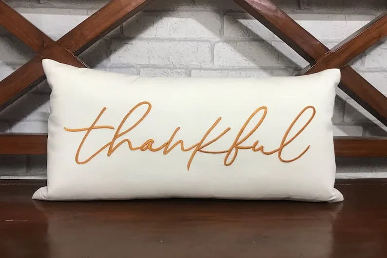 2. Almohada 'Grateful'