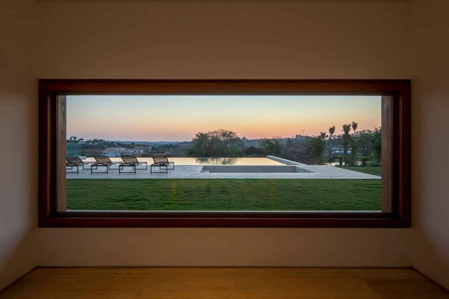 Patricia Bergantin设计的乡村避世别墅：巴西农场上的栖息地