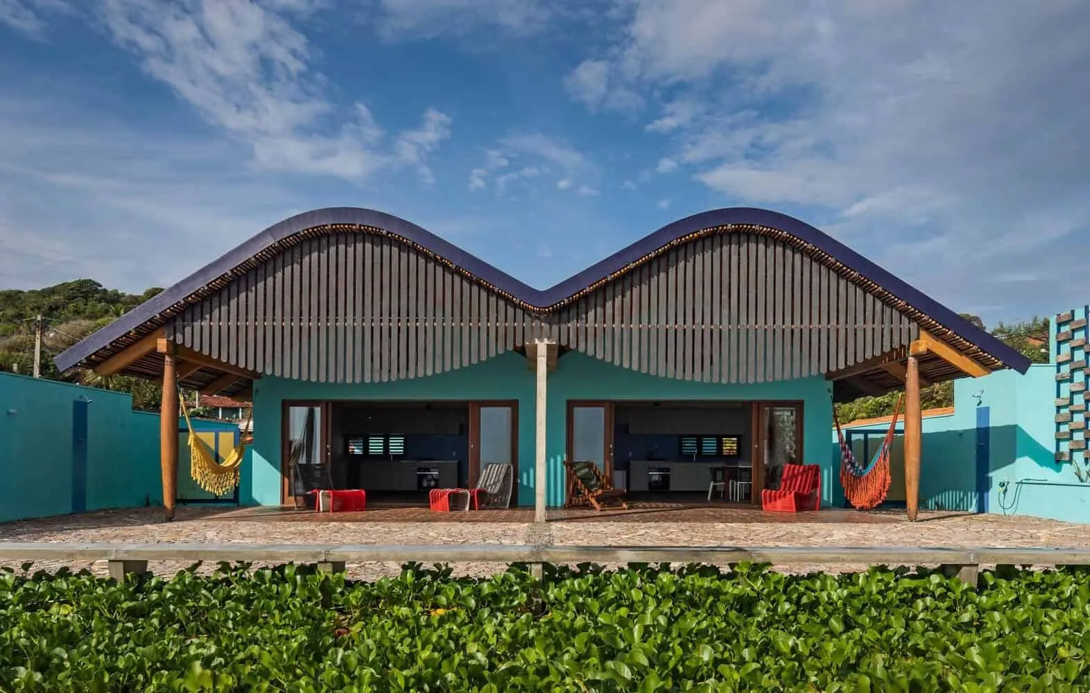 阿特利尔·丹尼尔·弗洛雷斯的河屋：造船业遗产与现代海滨生活方式相遇