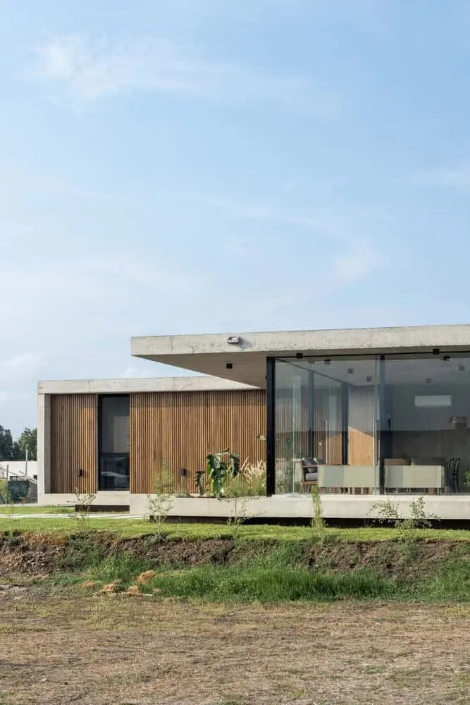 Pekin House by TIM Arquitectos: Minimalist Modern Housing in Larés