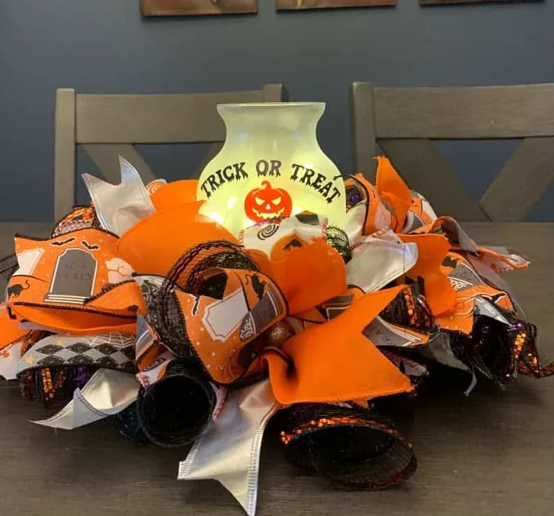 2. Adorno central con velas de Halloween