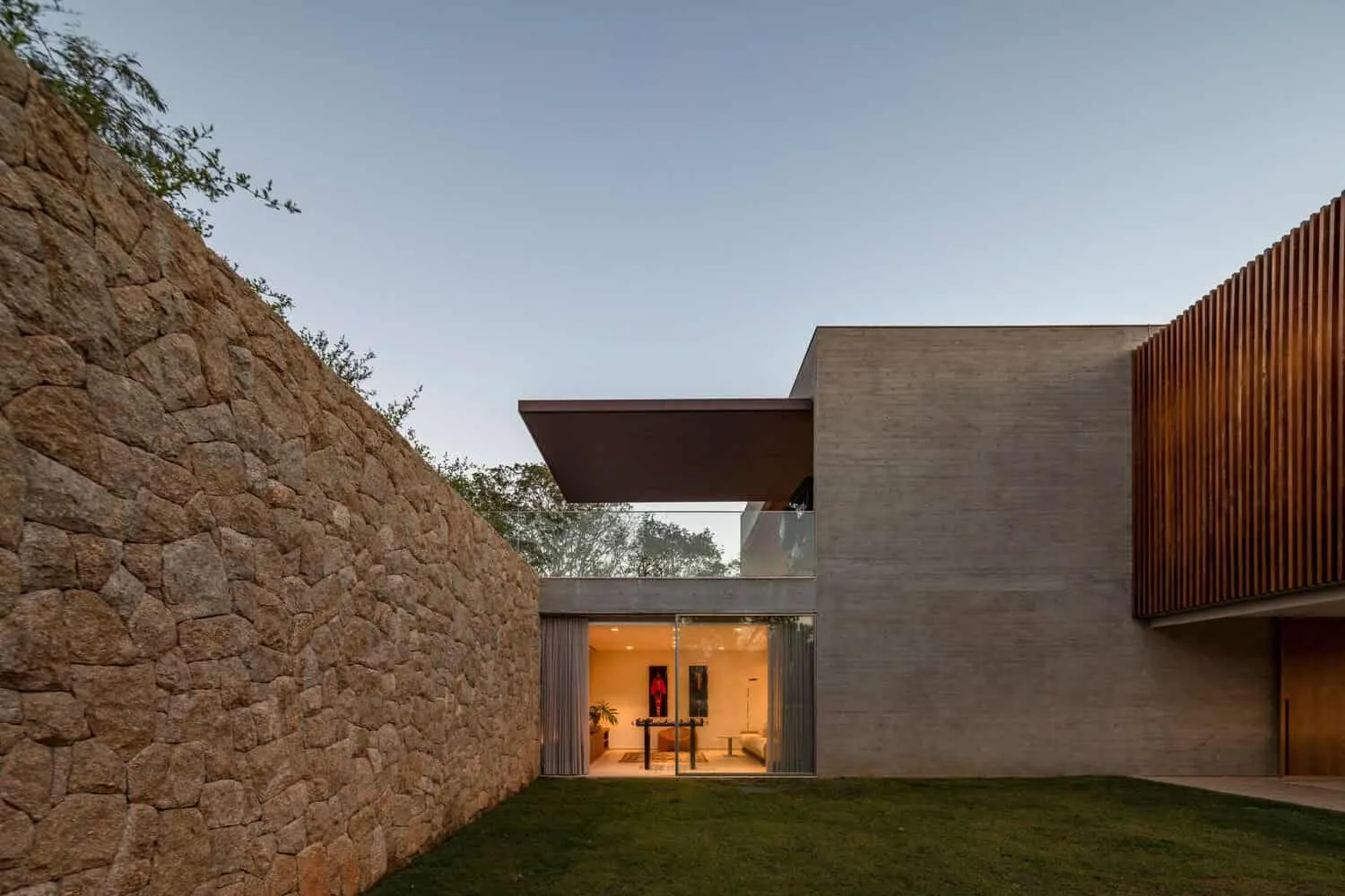 Patricia Bergantin设计的乡村避世别墅：巴西农场上的栖息地