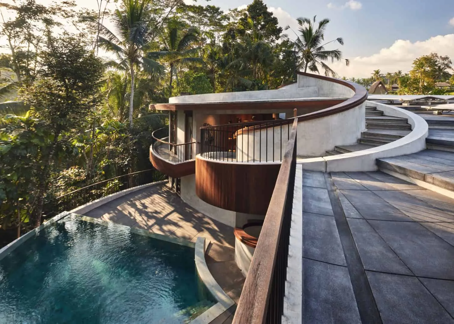 The LOOP by Alexis Dornier: Sculptural Residential Home in Bali
