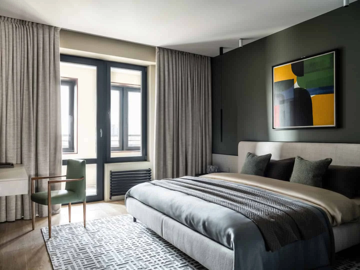 深色厨房与石英岛台和带抽油烟机的炉灶台面